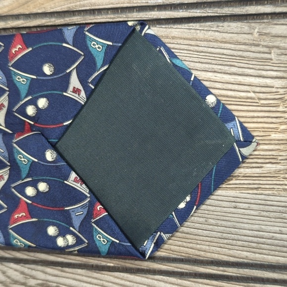 Burt Pulitzer Golf Tie - Picture 5 of 6